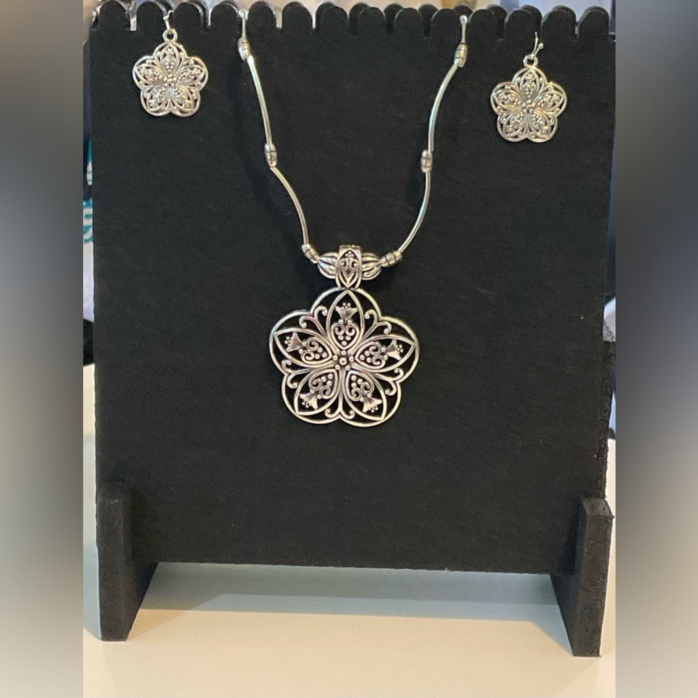 Elegant Silver Floral Jewelry Set